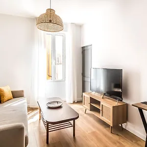 2-pices-neuf-au-pied-des-muses-wifi-parking-gratuit.fr-provencehotel.com/